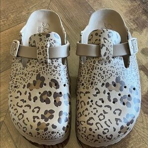 Skechers Tan Leopard Print Mules